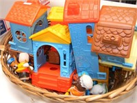 1975 Hub Bubs Animal Play House
