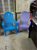 Choice of 2 plastic outdoor chairs