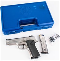 Gun Smith & Wesson 4046 Semi Auto Pistol in 40S&W