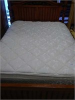 Queen-size therapedic mattress boxspring set