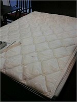 Queen-size Select Comfort Sleep Number mattress