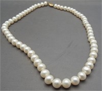 Genuine pearl necklace with 14K yellow gold
