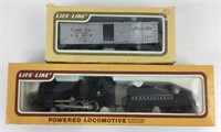 (2) Life Like Train Cars 8391 & 8577