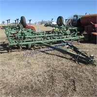 John Deere 1010 field cultivator, 25ft