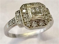 14K WHITE GOLD LADIES' DIAMOND RING.