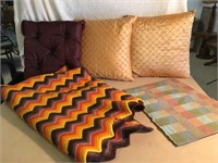 Zigzag blanket and pillows