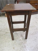 MISSION OAK PARLOR TABLE 29.5"T X 18.5"W X 15"D