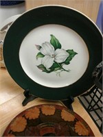 Ceramic paint with flower design and wooden leaf