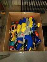 Box assorted Nerf guns, Super Soakers