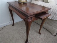 cherry queen anne beverage table with 2 pull outs
