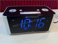 Emerson SmartSet LED Radio Alarm Clock w/USB