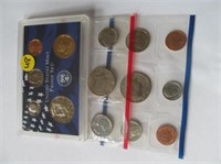 C48) 1987 D, 1989 P, 2000 S Mint Sets;