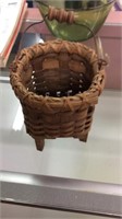 Woven basket with handle and legs