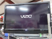 VIZIO 1080P 42" FLATSCREEN TV REMOTE & MANUEL