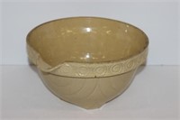 Stoneware Mixing Bowl w/Pour Spout