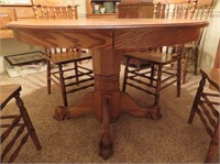 Solid Round Oak Wood Pedastal Table (Claw Foot)