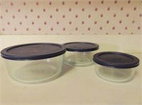 (3) Pyrex Glass Mixing Serving Bowls With Blue Lid