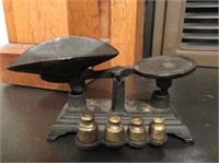 Mini Cast Iron Kitchen Scale 3" x 5"