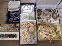 Assorted costume jewellery