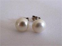 Pair pearl sterling silver stud earrings