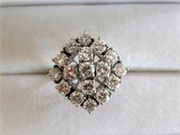 Superb 18ct white gold Diamond ring