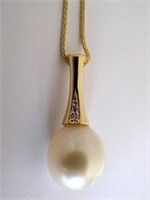 18ct gold Broome pearl diamond necklace boxed