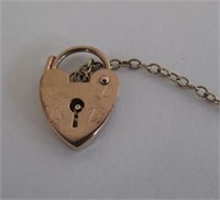 9ct gold locket and chain London 1970 2grams