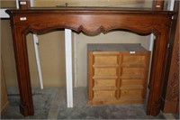 Poitier Mantle with Molded Notched Top
