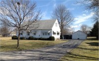 4 BEDROOM HOME ON .82 ACRE LOT IN EFFINGHAM, IL