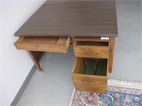 HOOSIER WOOD OFFICE DESK 3-1/2' X 2-1/2'      3