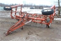 ALLIS CHALMERS 1200 10FT CULTIVATOR HAS 3FT FOLD