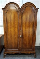 VTG DOUBLE ARCHED WARDROBE