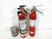 2 extincteurs à feu - Fire extinguishers
