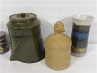 3 poteries signées - Signed potteries