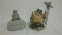 2 decorative frog garden statues
