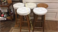 Lot of 5 wooden bar stools (4 with cushions)