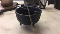 Cast iron pot small marked Santio