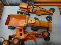 3 Orange Construction Toys By Lumar, Wyandott High