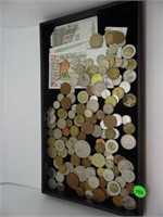 TRAY OF MIXED FOREIGN COINS & CURRENCY