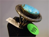 STERLING SILVER RING WITH TURQUOISE STONE - SZ 9.5