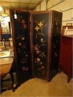 Contemporary floral tri-fold wooden room