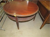 Round Mahogany End or Coffee Table 30" dia
