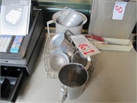 LOT, MEASURING CUPS