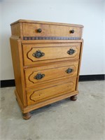 Traditional Small 4 Drawers Chest.