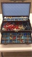Jewelry box and jewelry