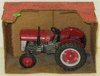 Scale Models Massey Ferg. 135 Tractor, 1/16