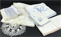 Lot of vintage table linens