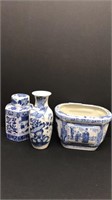 Lot of blue and white Asian pottery