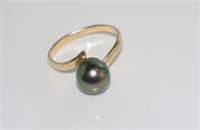 10ct yellow gold and Tahitian pearl ring