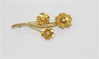 Vintage 15ct yellow gold and pearl flower brooch